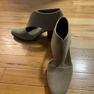 Size 7 brand new heels